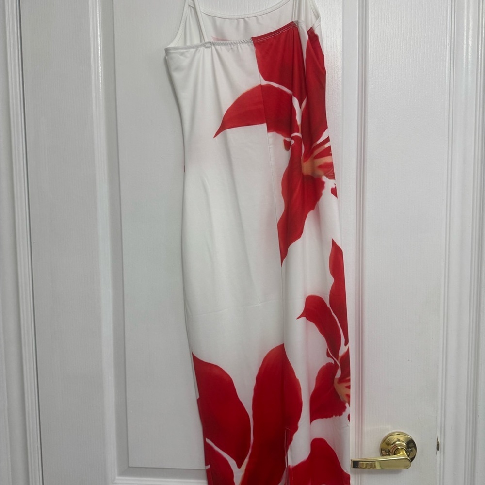 Commense Red and White Floral Body con Dress - Picture 6 of 8
